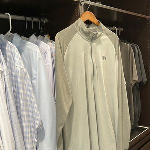 Under Amour mens 1/4 zip, Dry-Fit pull over. XXL Grey.